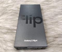 Galaxy Z Flip 4 5G 256gb in box