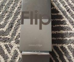 Galaxy Z Flip 4 5G 256gb in box