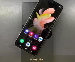 Galaxy Z Flip 4 5G 128gb in box