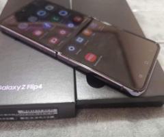 Galaxy Z Flip 4 5G 128gb in box