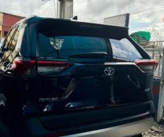 TOYOTA RAV4 XLE 2022 Black